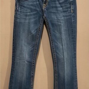 Classic Blue Straight Leg Jeans with Timeless Comfort